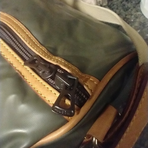 Hunting World Natural Leather Duffle Bag **RARE FIND!!** (AUTHENTIC) - Picture 9 of 16